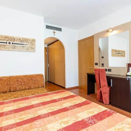 Olympus Hotel 4*